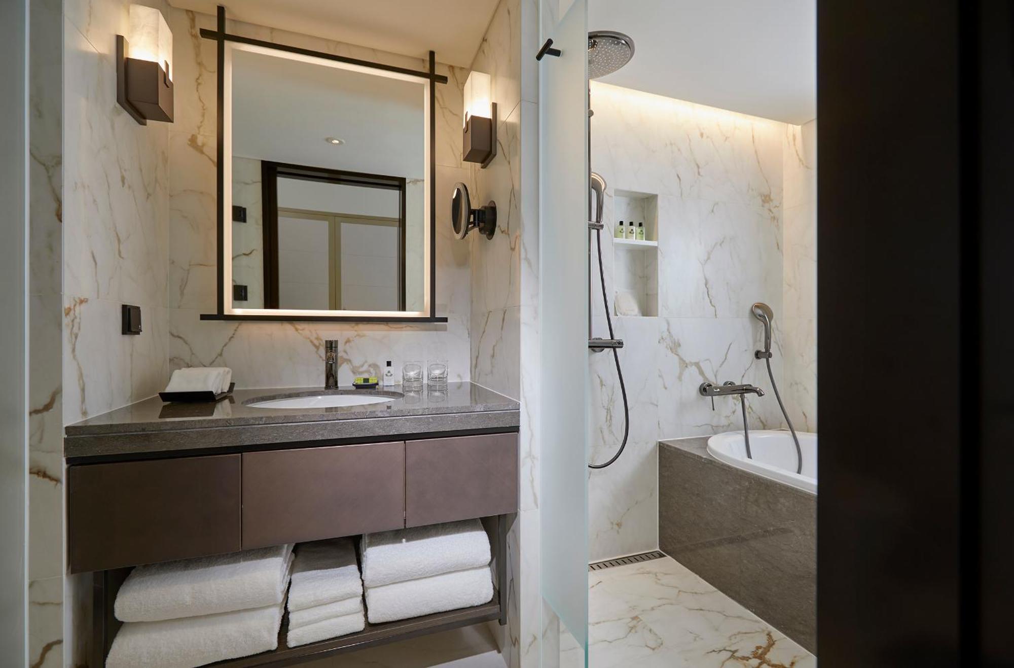 Grand Intercontinental Parnas By Ihg Hotel